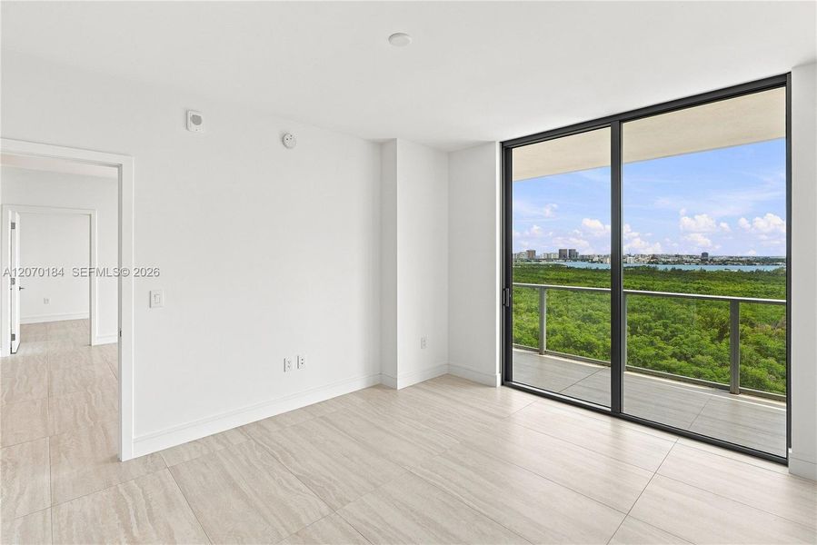 Spacious, unfurnished interior of a new home in , Miami (Image 35).