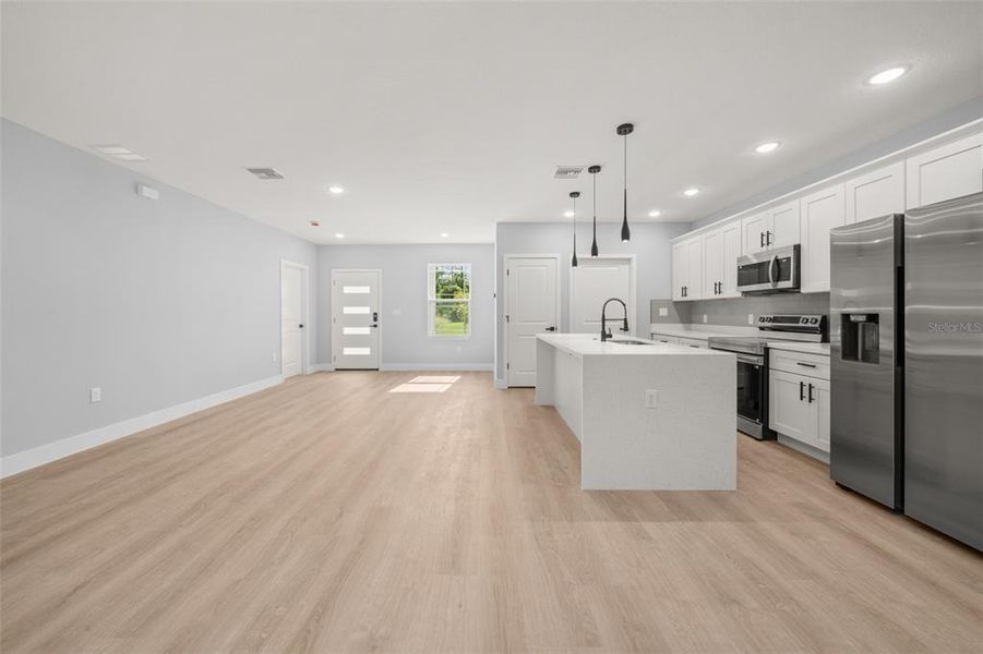 Spacious, unfurnished interior of a new home in , Sebring (Image 31).
