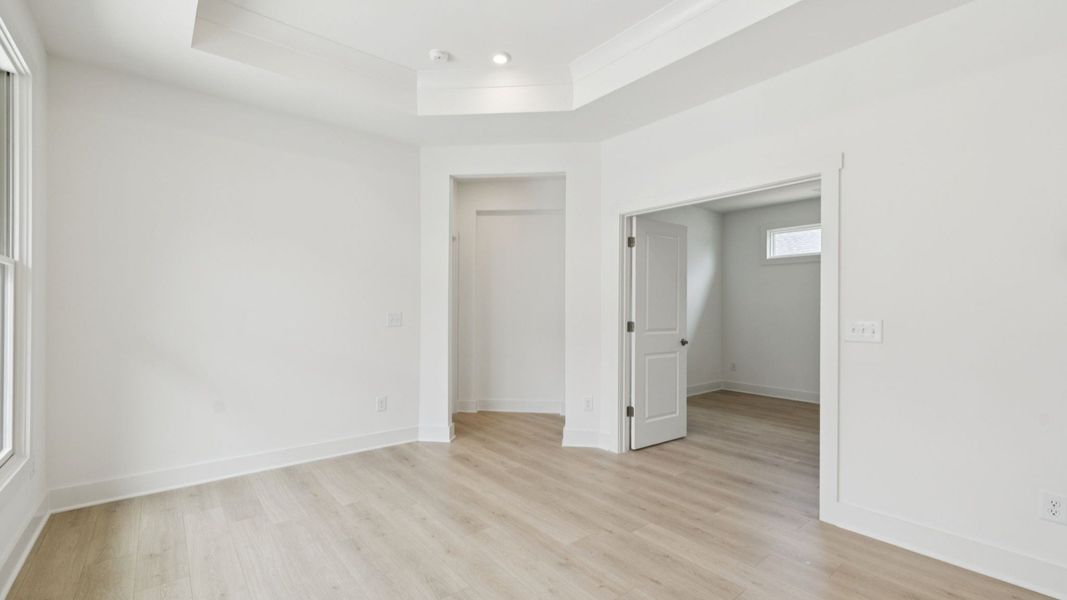 Spacious, unfurnished interior of a new home in The Courtyards at Stewarts Creek, Smyrna (Image 28).