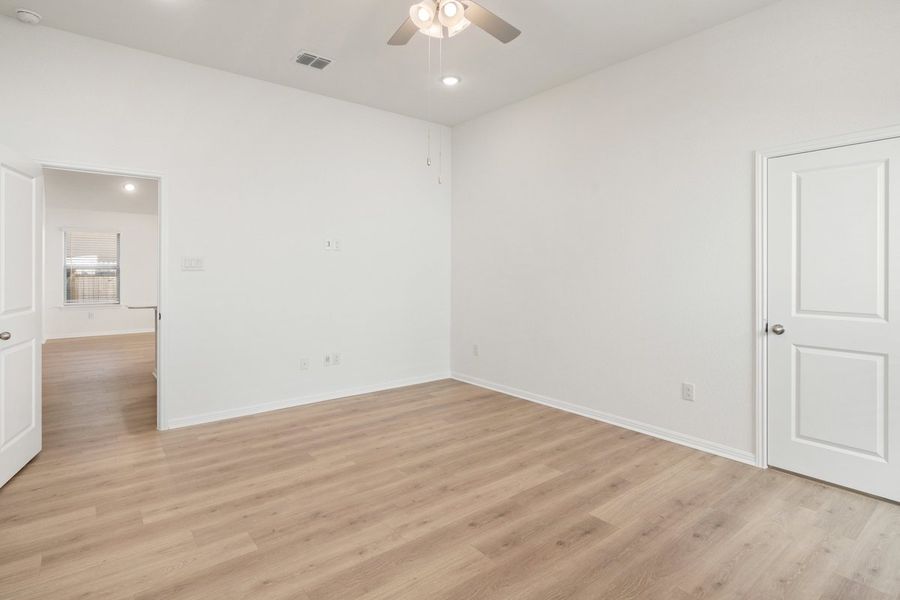 Spacious, unfurnished interior of a new home in The Hills of Bear Creek, Manchaca (Image 24).