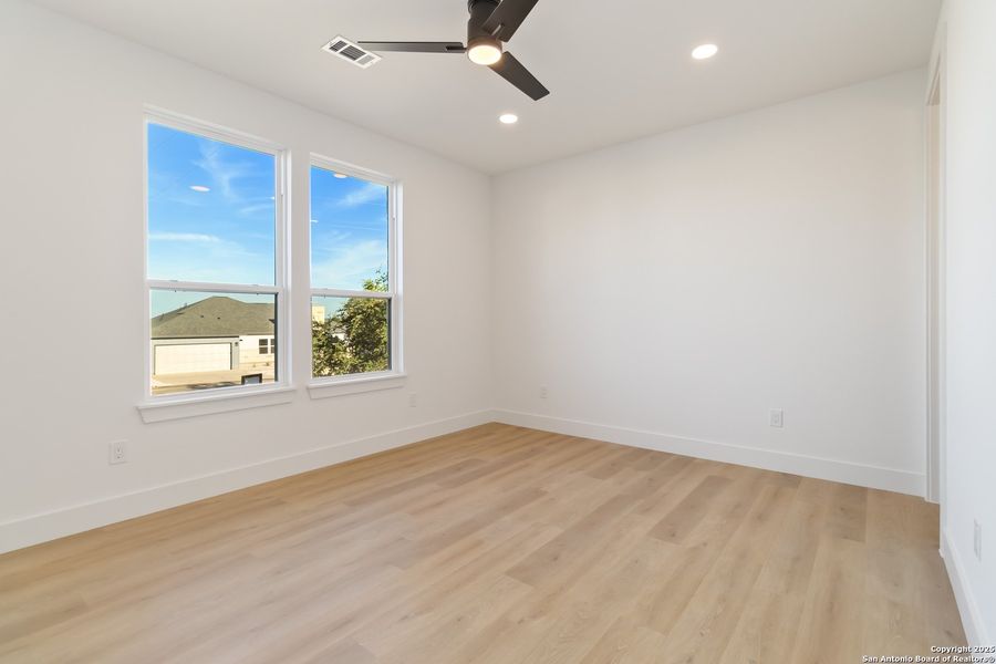 Spacious, unfurnished interior of a new home in , Blanco (Image 24).