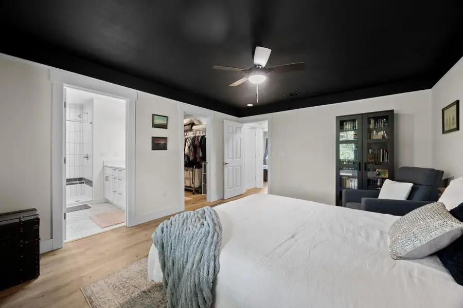Main bedroom has ensuite bathroom and large walk-in closet