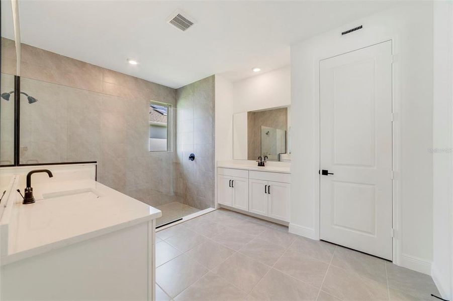 Furnished interior view inside a new home in Acuera Estates, Apopka (Image 4).