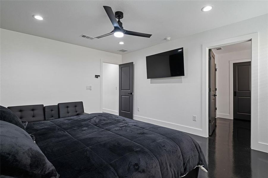 Bedroom with ceiling fan