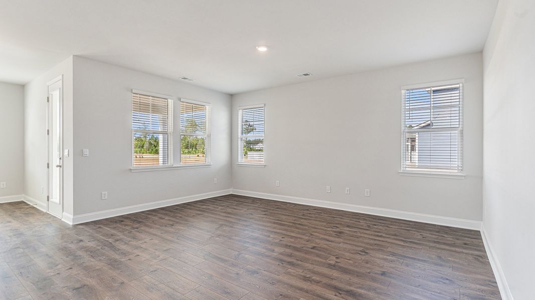 Spacious, unfurnished interior of a new home in Eden Springs, Longs (Image 7).