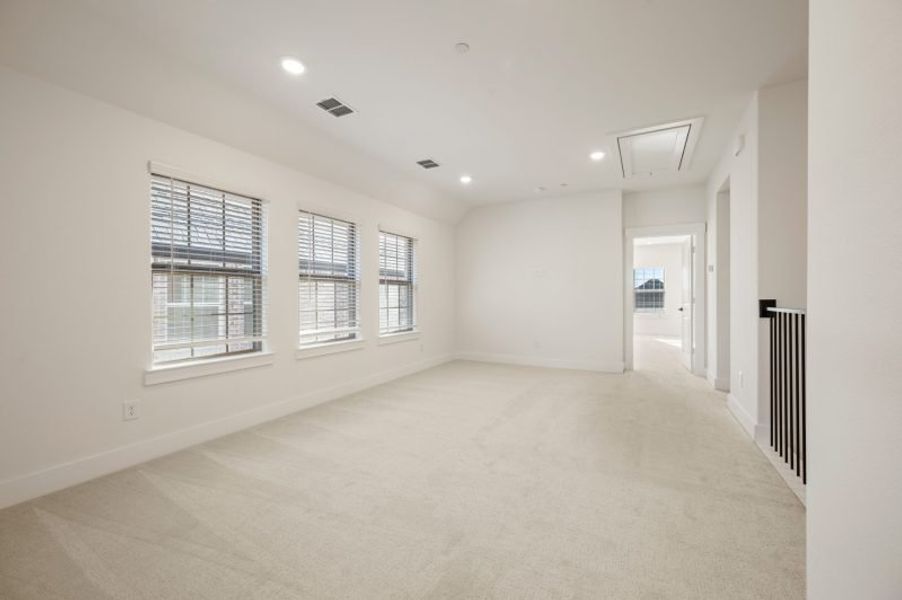 Spacious, unfurnished interior of a new home in Trinity Falls, McKinney (Image 23).