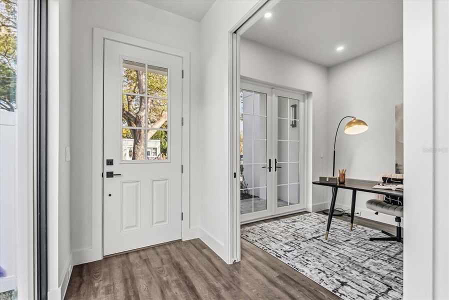 Furnished interior view inside a new home in , Orlando (Image 4).