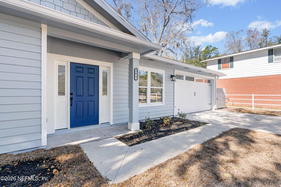 Exterior details and patio area of a home in , Jacksonville (Image 3).