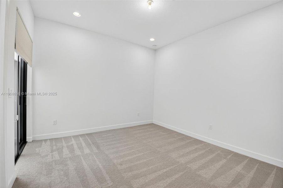 Spacious, unfurnished interior of a new home in , Boynton Beach (Image 23).