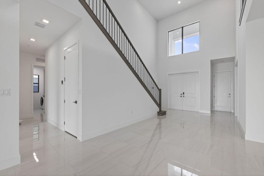 V29 BACK TOWARDS LAUNDRY 5-web-or-mls-5D