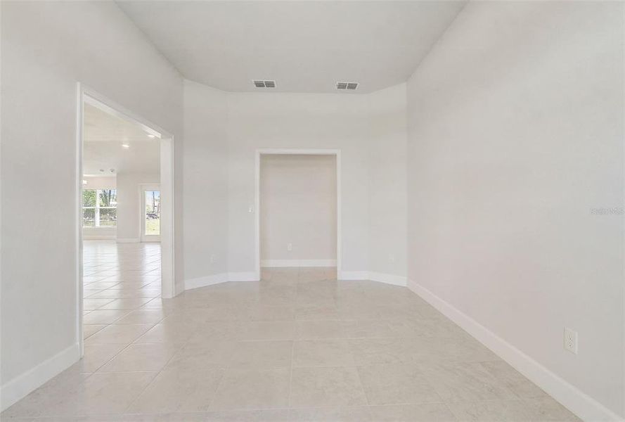 Spacious, unfurnished interior of a new home in , Ocala (Image 22).