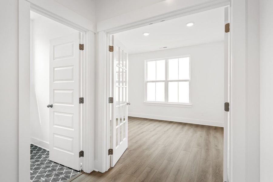 Spacious, unfurnished interior of a new home in Woods Crossing, Gallatin (Image 49).