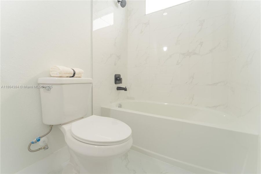 Furnished interior view inside a new home in , Cape Coral (Image 5).