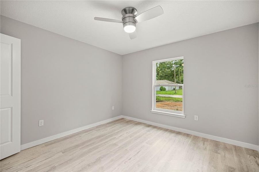 Spacious, unfurnished interior of a new home in , Ocala (Image 12).