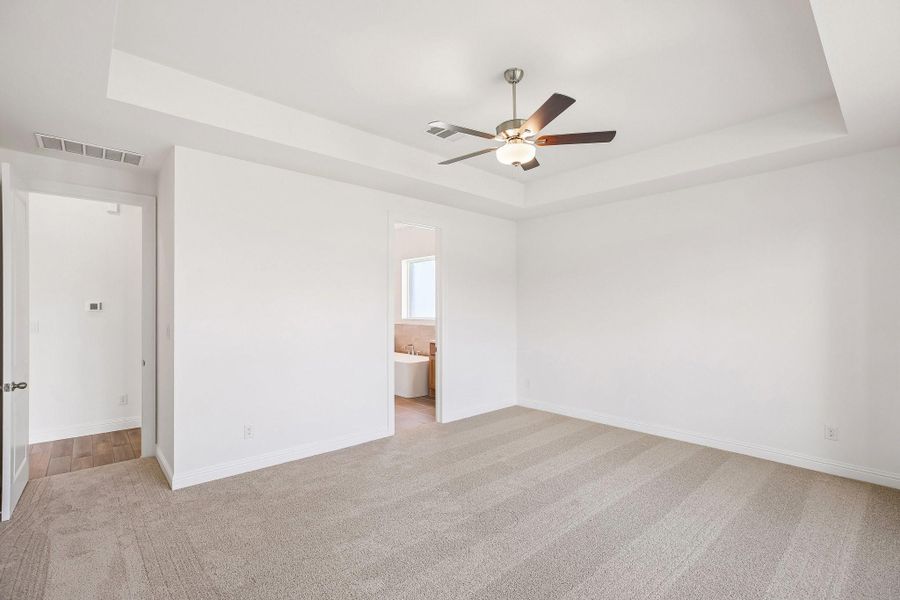 Spacious, unfurnished interior of a new home in Legacy, Friendswood (Image 16).