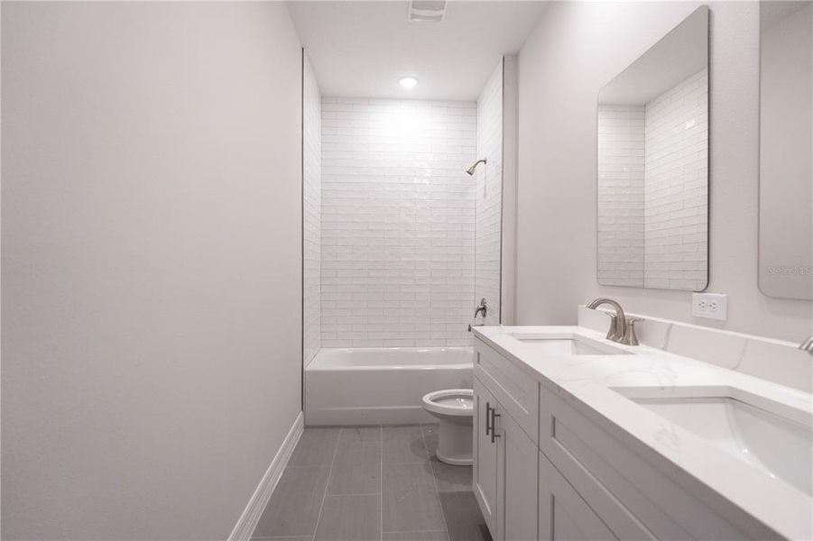 Furnished interior view inside a new home in , Tavares (Image 19).