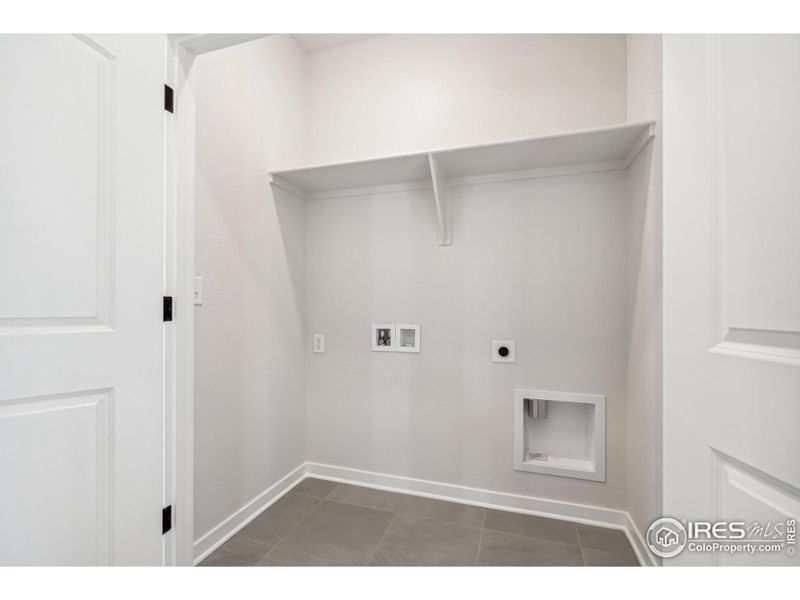 Spacious, unfurnished interior of a new home in Kinston Mainstreet Townhomes, Loveland (Image 26).