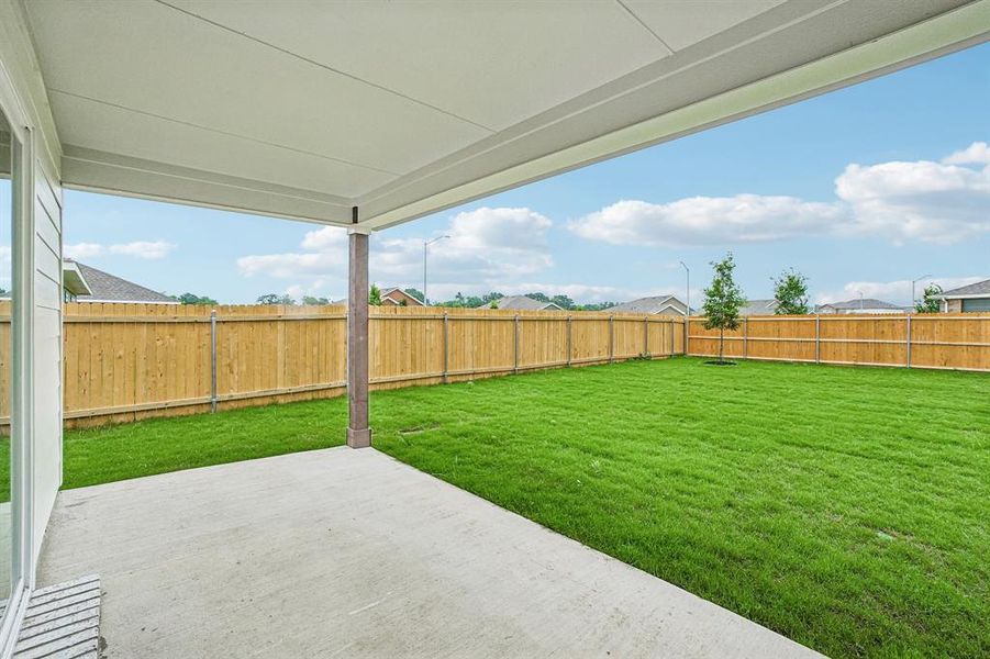Exterior details and patio area of a home in Middlefield Village, Dallas (Image 23).