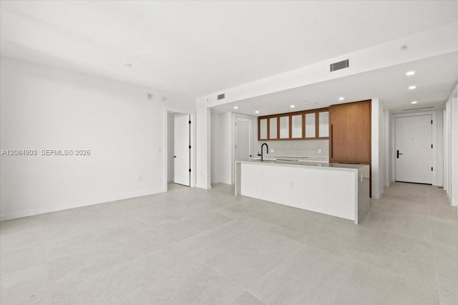 Spacious, unfurnished interior of a new home in , Miami (Image 28).