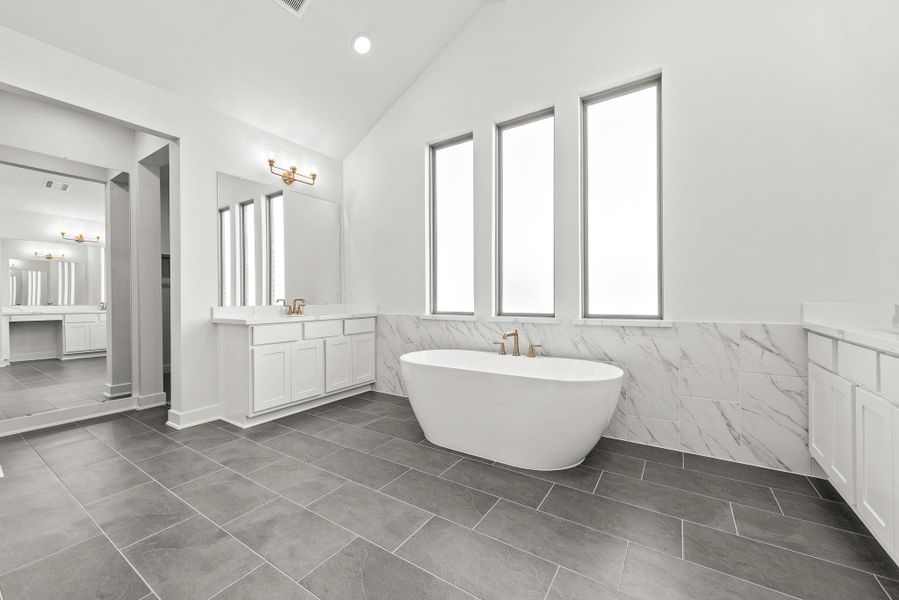 Representative image. Features, selections and colors may vary.