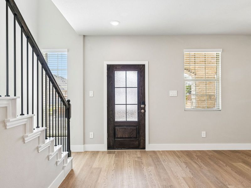 Spacious, unfurnished interior of a new home in Oak Ridge Park, Corinth (Image 14).