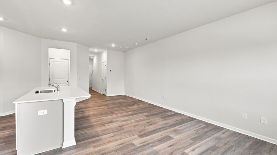 Spacious, unfurnished interior of a new home in Baxter Village, Boiling Springs (Image 20).