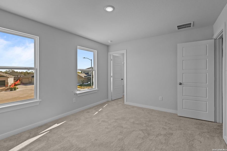 Spacious, unfurnished interior of a new home in Cinco Lakes, San Antonio (Image 26).