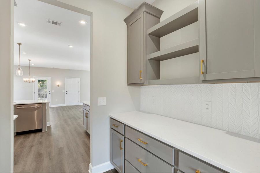 Oscar Mulberry Butler’s Pantry – Ernest Homes