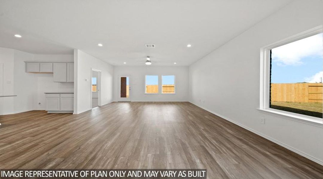 Spacious, unfurnished interior of a new home in River Ranch Trails, Dayton (Image 12).