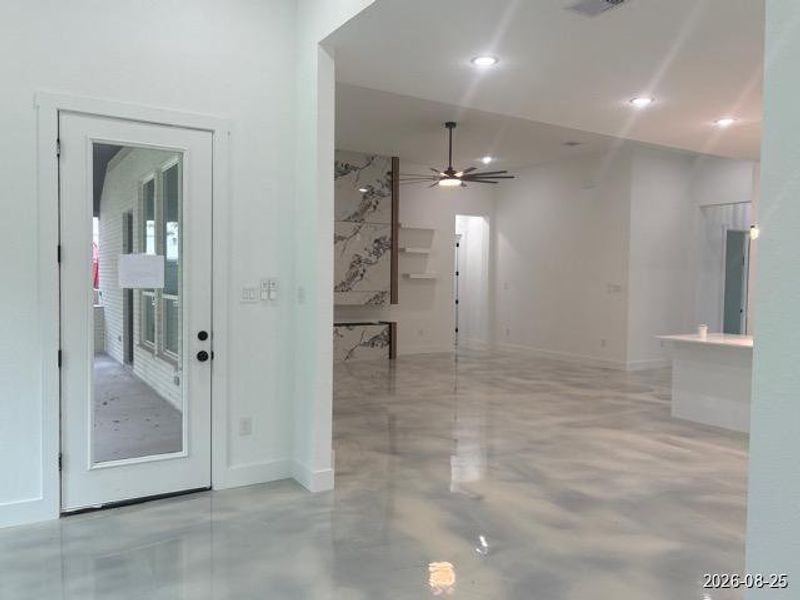 Spacious, unfurnished interior of a new home in , Huntsville (Image 18).