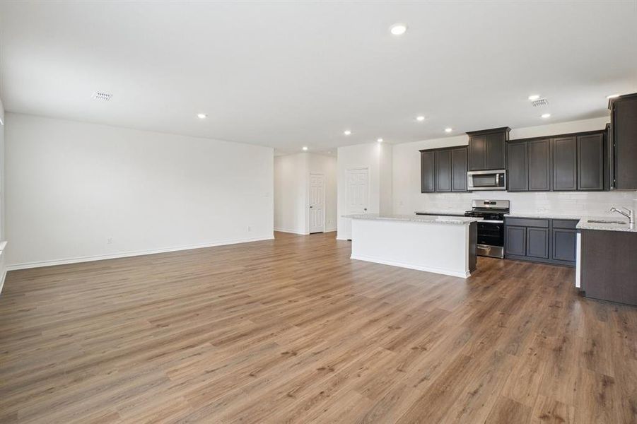 Spacious, unfurnished interior of a new home in Heartland Signature, Heartland (Image 17).