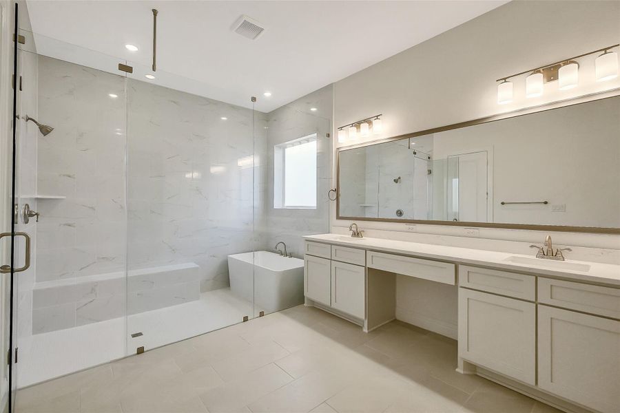 Furnished interior view inside a new home in Sienna 65', Missouri City (Image 12).