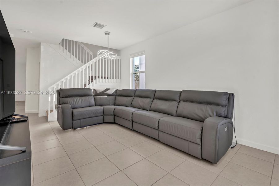 Furnished interior view inside a new home in , Coral Springs (Image 38).