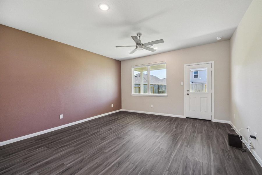 Spacious, unfurnished interior of a new home in Townsend Reserve, Splendora (Image 15).