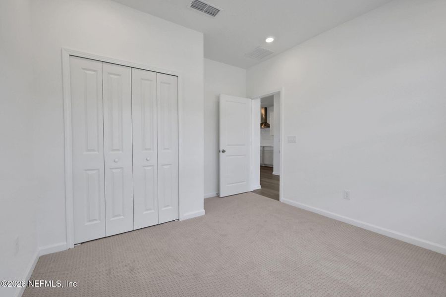 Spacious, unfurnished interior of a new home in Hyland Trail, Green Cove Springs (Image 42).