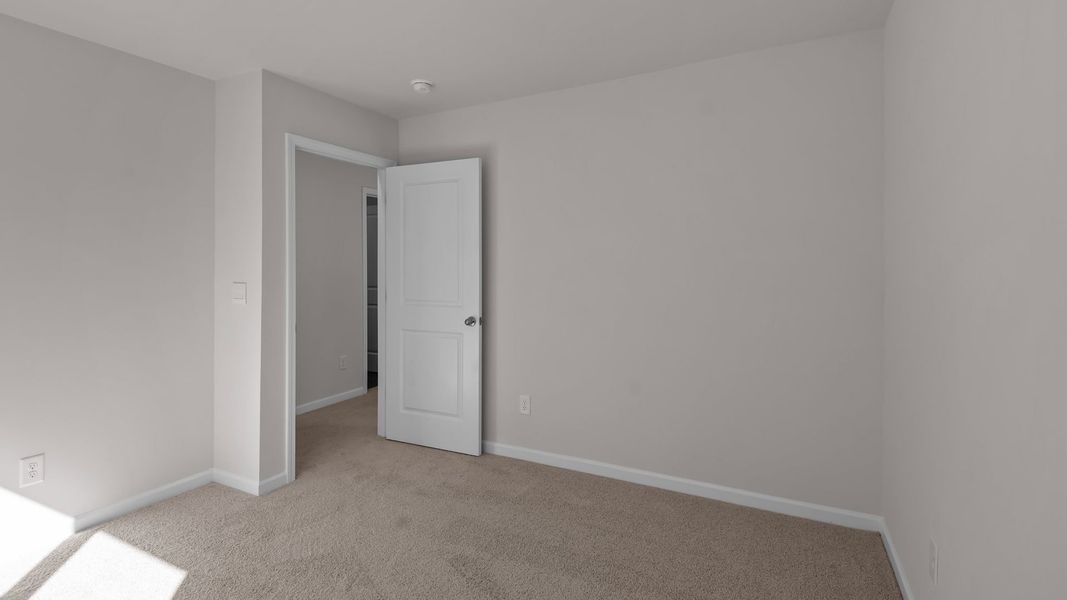 Spacious, unfurnished interior of a new home in Blair Ridge, La Grange (Image 18).