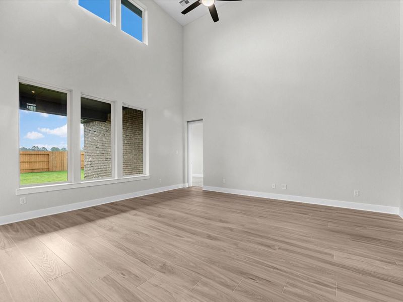 Spacious, unfurnished interior of a new home in Oakhill Reserve, Tomball (Image 15).
