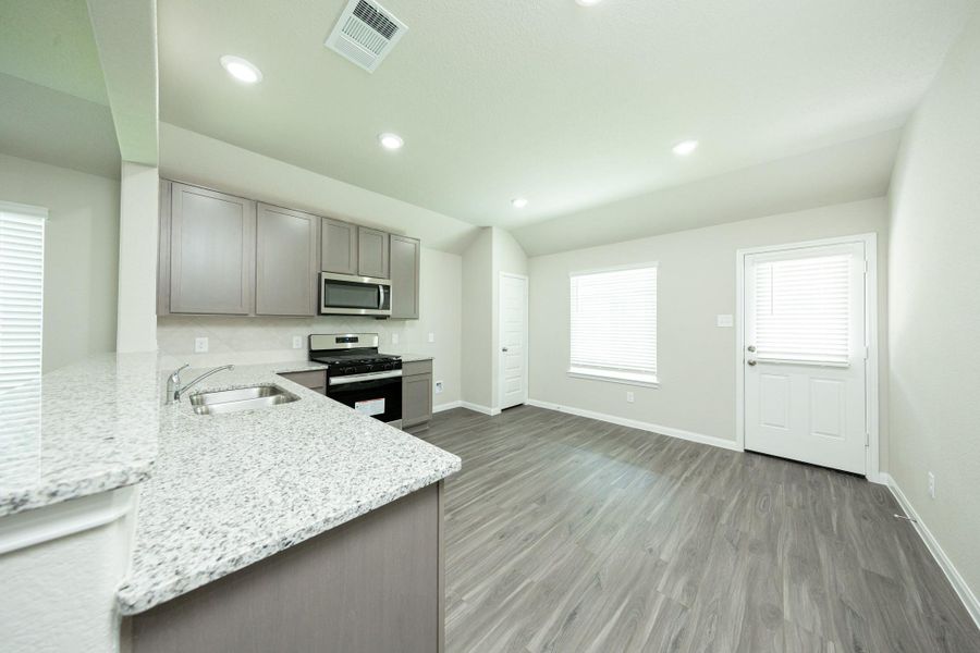 Furnished interior view inside a new home in Ridgeland Hills, Willis (Image 5).