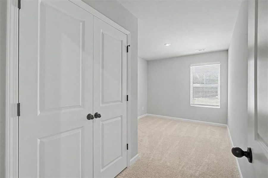 Spacious, unfurnished interior of a new home in Sawmill Creek, Mableton (Image 44).