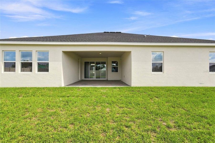 Exterior details and patio area of a home in Willow Run, Apopka (Image 18).
