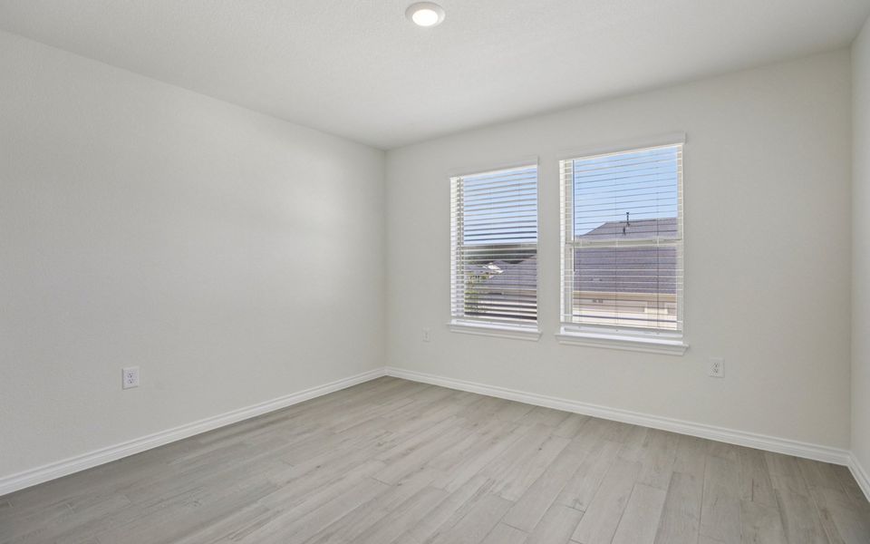 Spacious, unfurnished interior of a new home in Villas at Kissing Tree, San Marcos (Image 11).