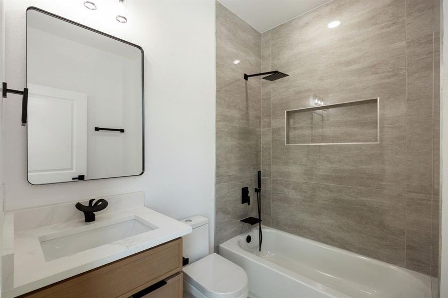 Furnished interior view inside a new home in , Dallas (Image 12).