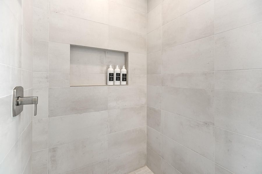 Spacious, unfurnished interior of a new home in Antigua, Houston (Image 23).