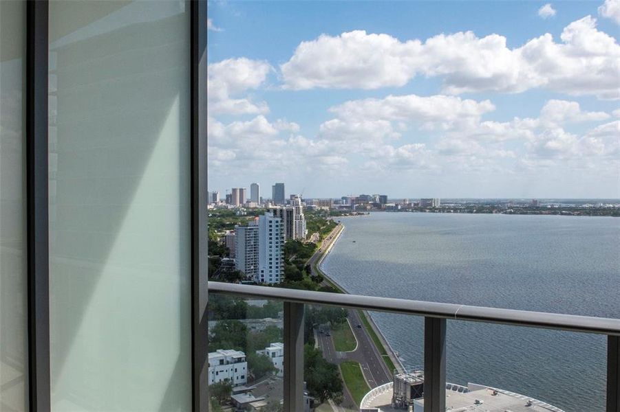 Condo located in Tampa, FL showcasing its design and architecture (Image 31). Condo located in Tampa, FL showcasing its design and architecture (Image 31).
