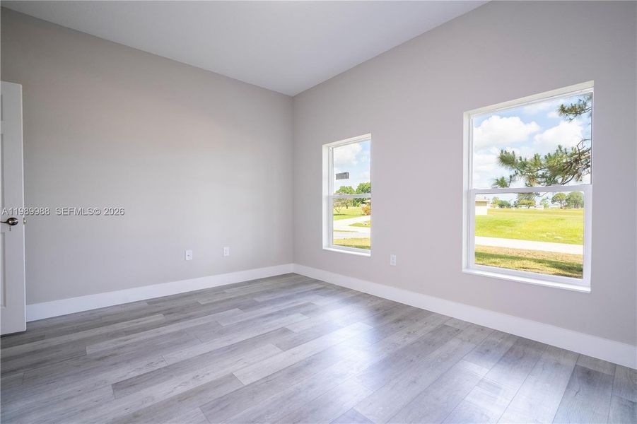 Spacious, unfurnished interior of a new home in , Sebring (Image 43).