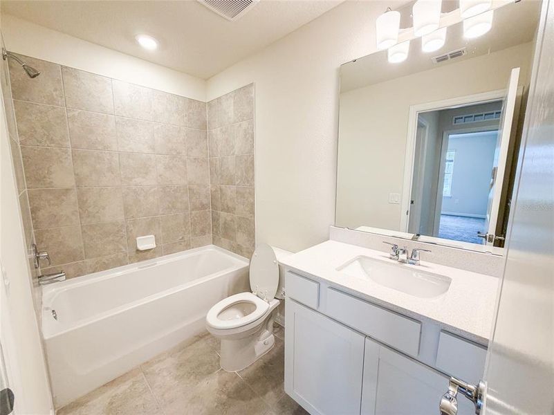 Furnished interior view inside a new home in , Orlando (Image 10).