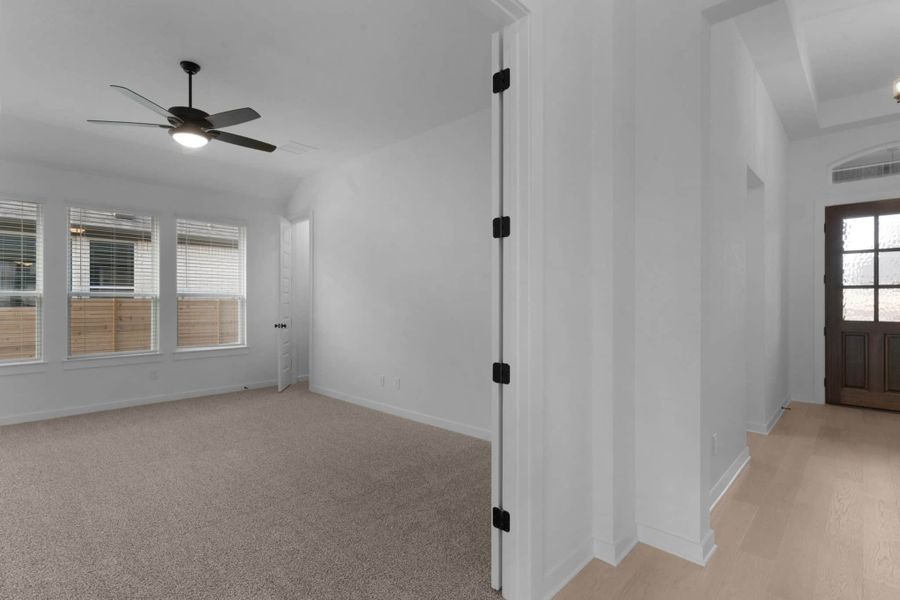 Spacious, unfurnished interior of a new home in Highland Village, Georgetown (Image 9).