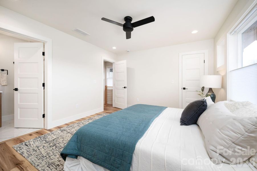 Primary Suite-Upstairs