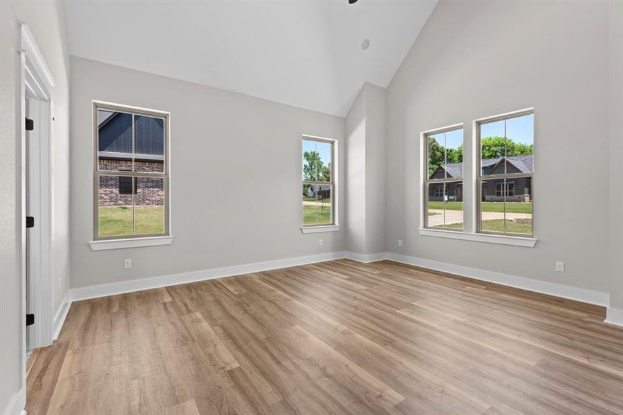 Spacious, unfurnished interior of a new home in , Tyler (Image 22).
