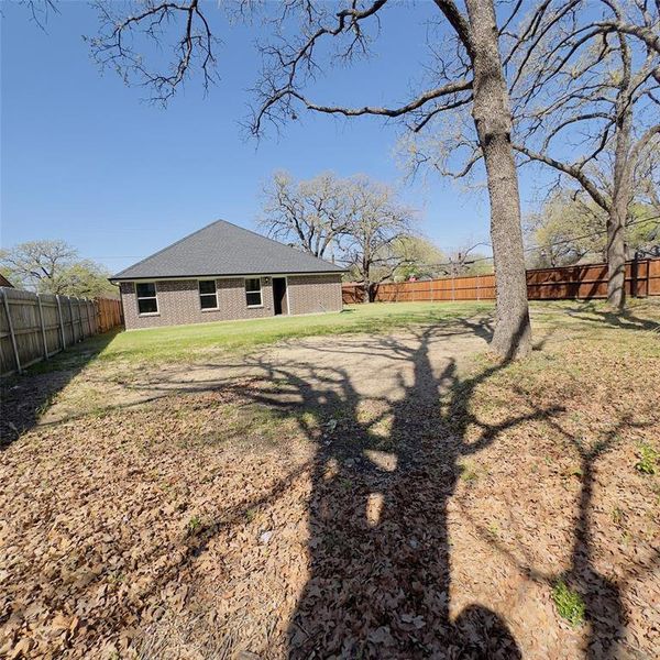 Exterior details and patio area of a home in , Dallas (Image 15).
